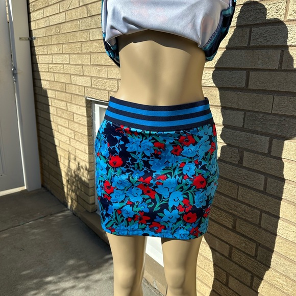 PGA TOUR APPAREL Floral skort size S - Picture 2 of 5